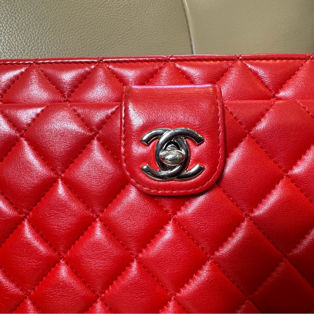 Chanel quilted lambksin turn lock clutch bag - Picture 2 of 14